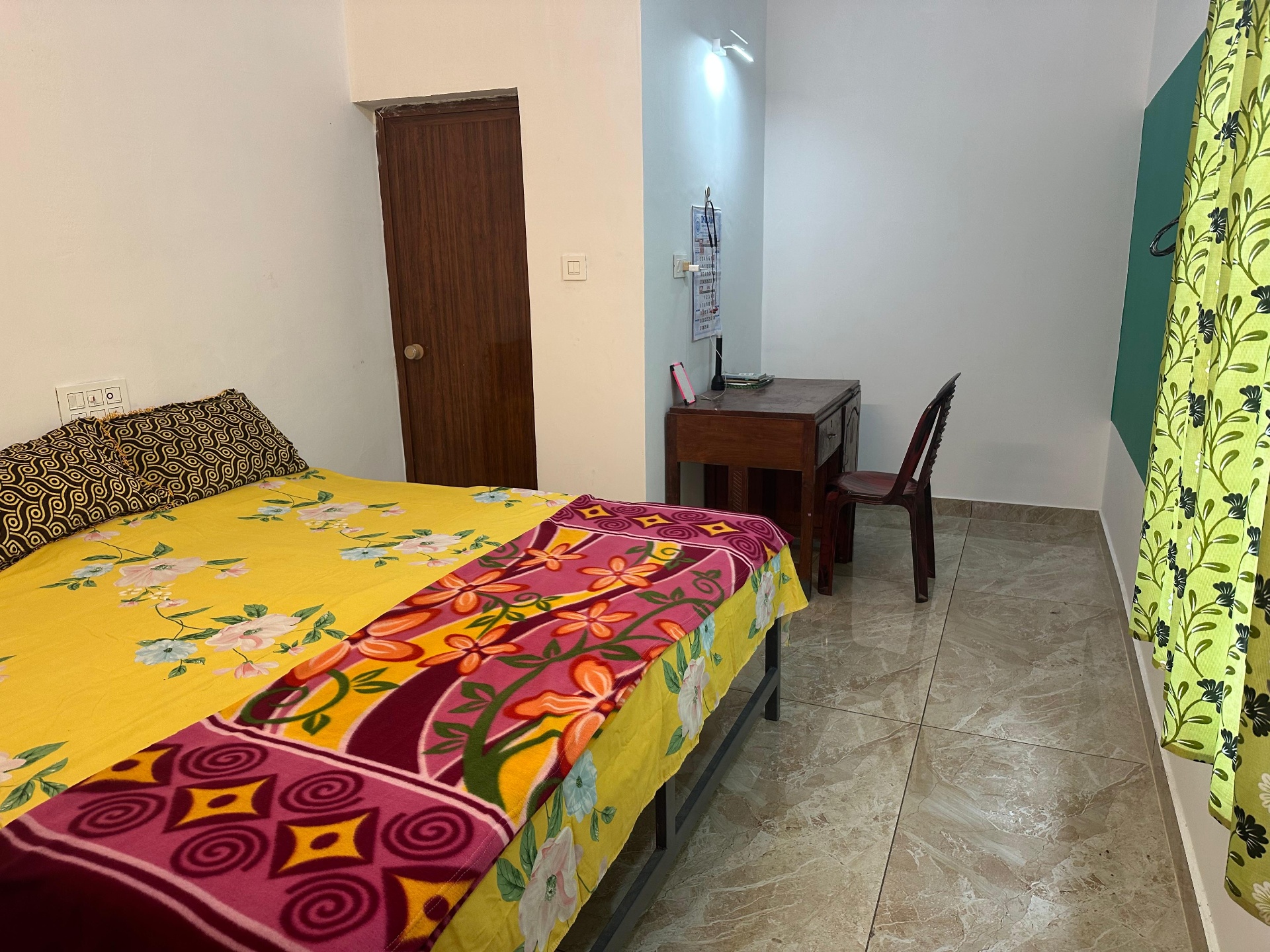Family Room at Nilayoram Stay — Spacious bright room with a study desk for the whole family.